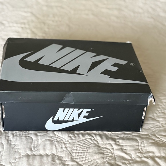 Jordan Women Retro 1 High OG Color Black/White/Grey size 8.5 - Picture 10 of 11